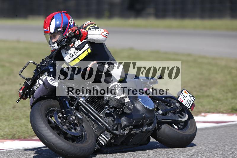 Archiv-2025/49 26.08.2025 Cornu Master School ADR/blau-bleu/0-1